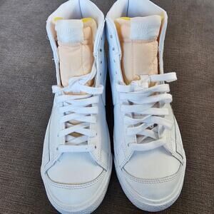 Nike Women's White Blazer Victory Mid Triple Shoes Size 8.5